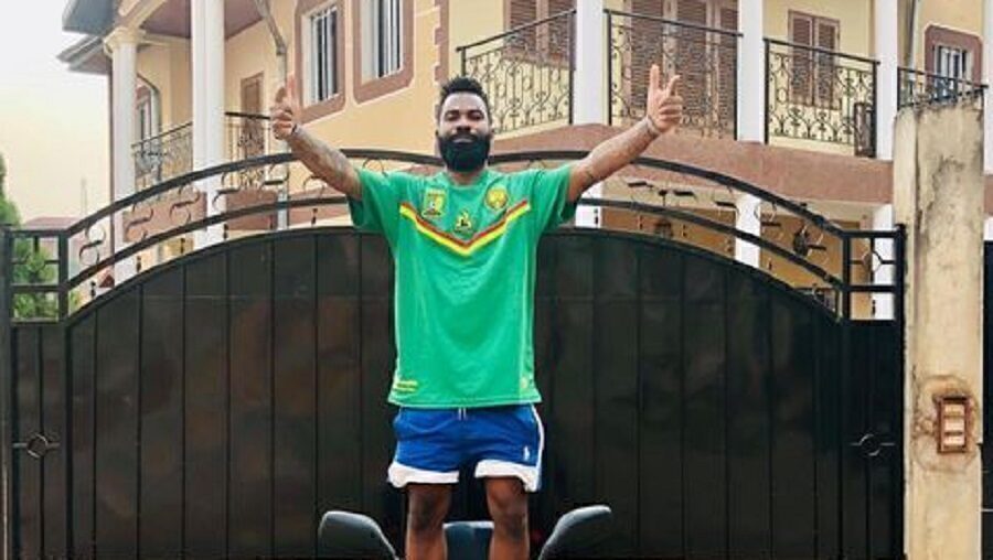 L’artiste ivoirien Tiesco le Sultan présente une maison que lui aurait offerte Samuel Eto’o